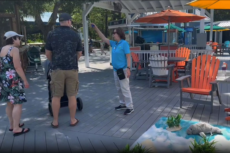 ManateeOverlook-VolunteerChat2-800x533