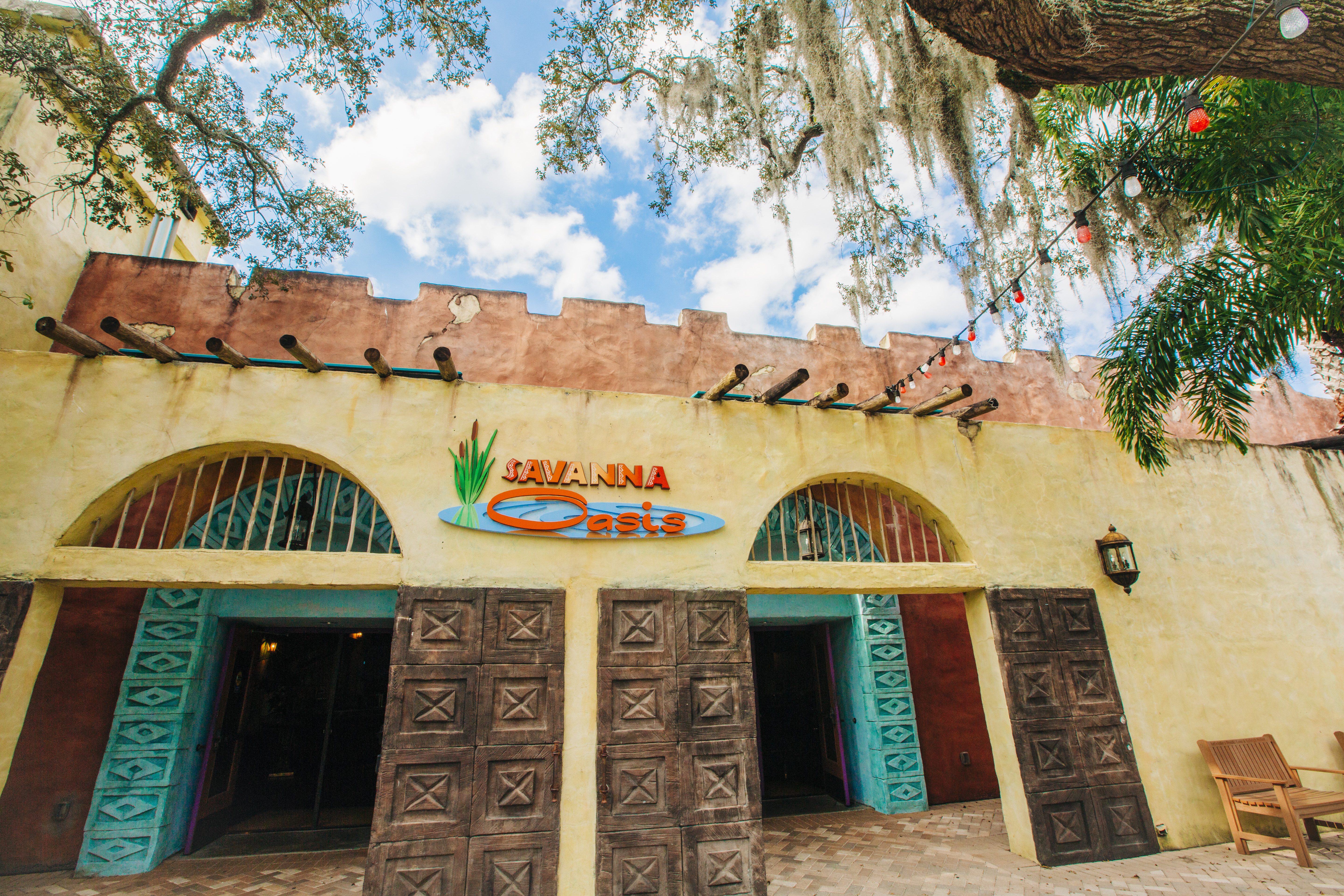 Image of the Savanna Oasis restaurant at ZooTampa at Lowry Park